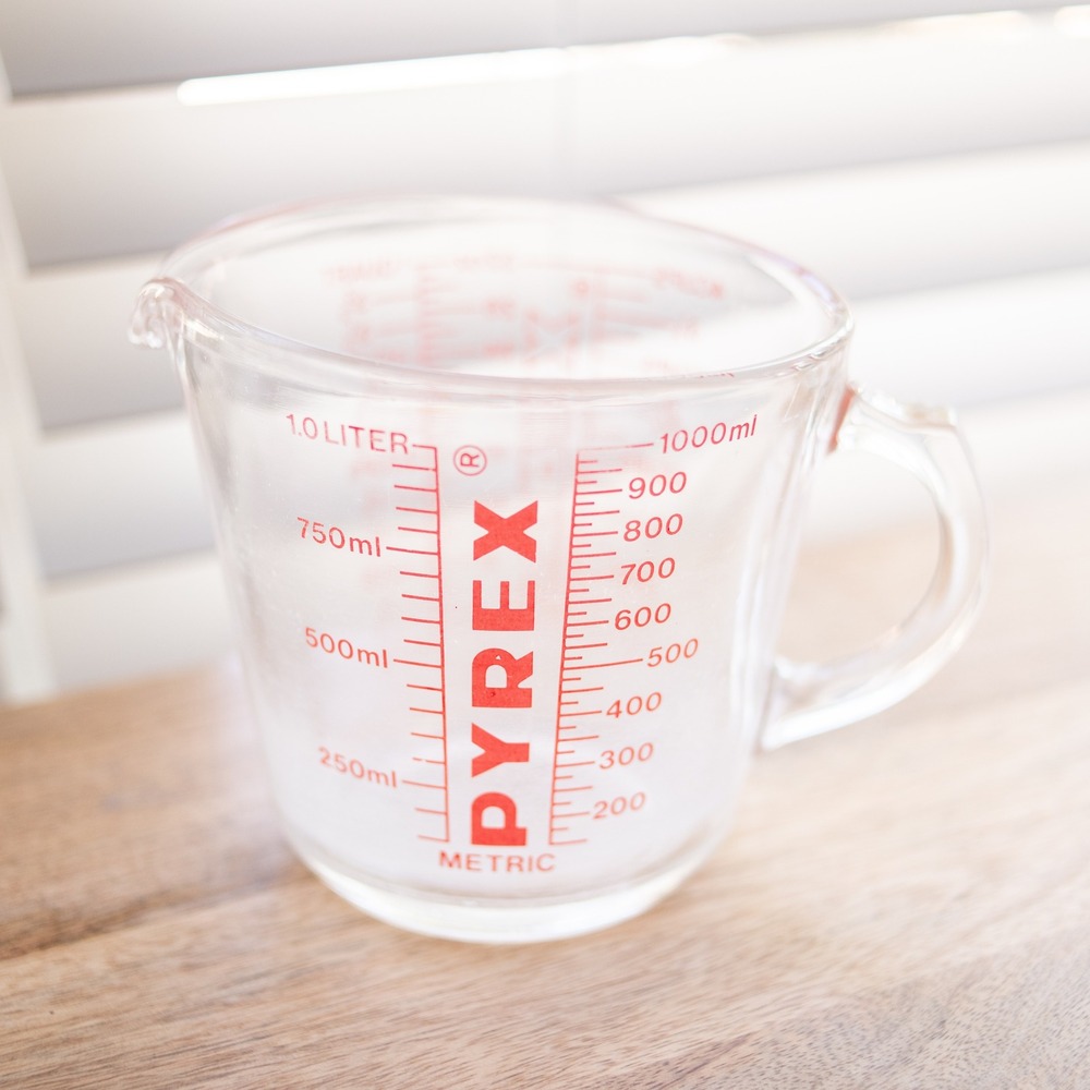 Vintage PYREX 4 Cups 32 Oz 1 Quart Glass Measuring Cup Pitcher USA Ounces Red